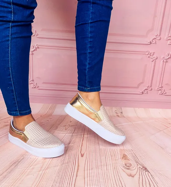 Slip-on Champagne em uso